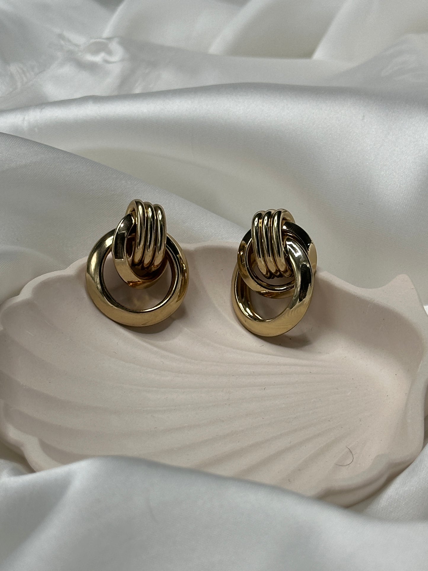 Opulent Oval Earrings - GOLD