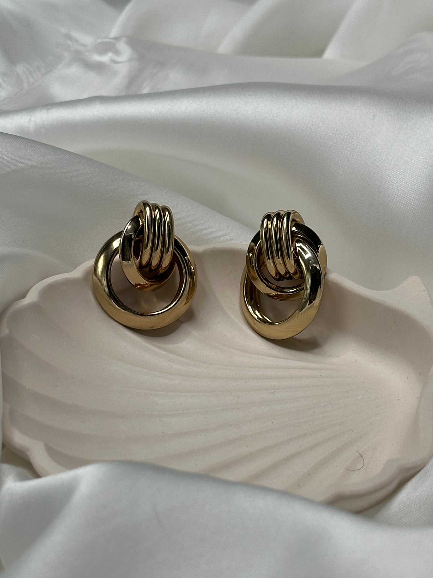 Opulent Oval Earrings - GOLD